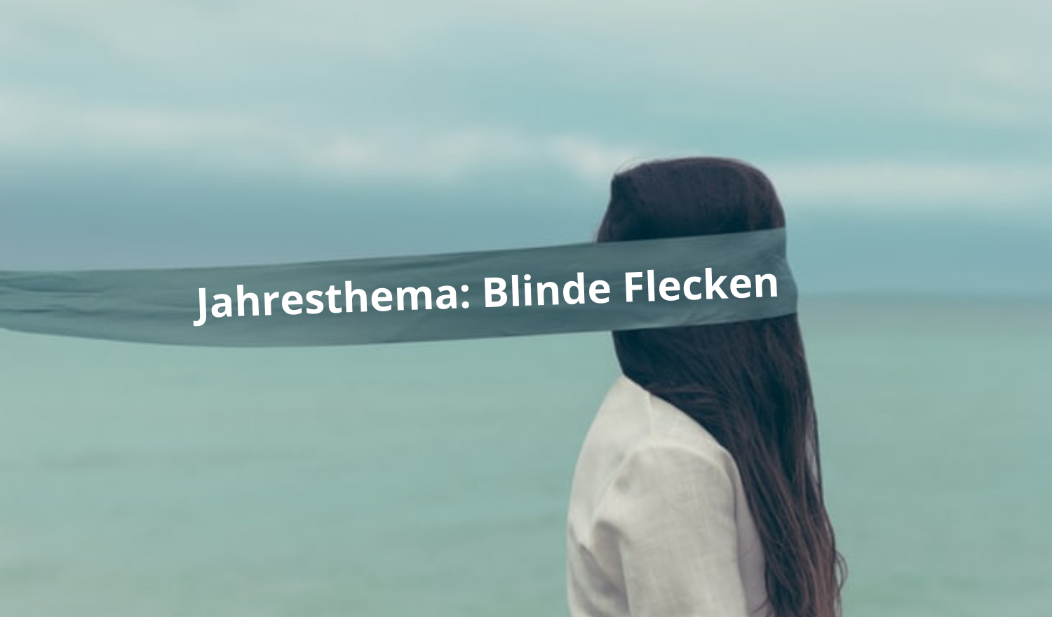 Weiß und Orange Einfach Feinschmeckerküche Essen Logo-3